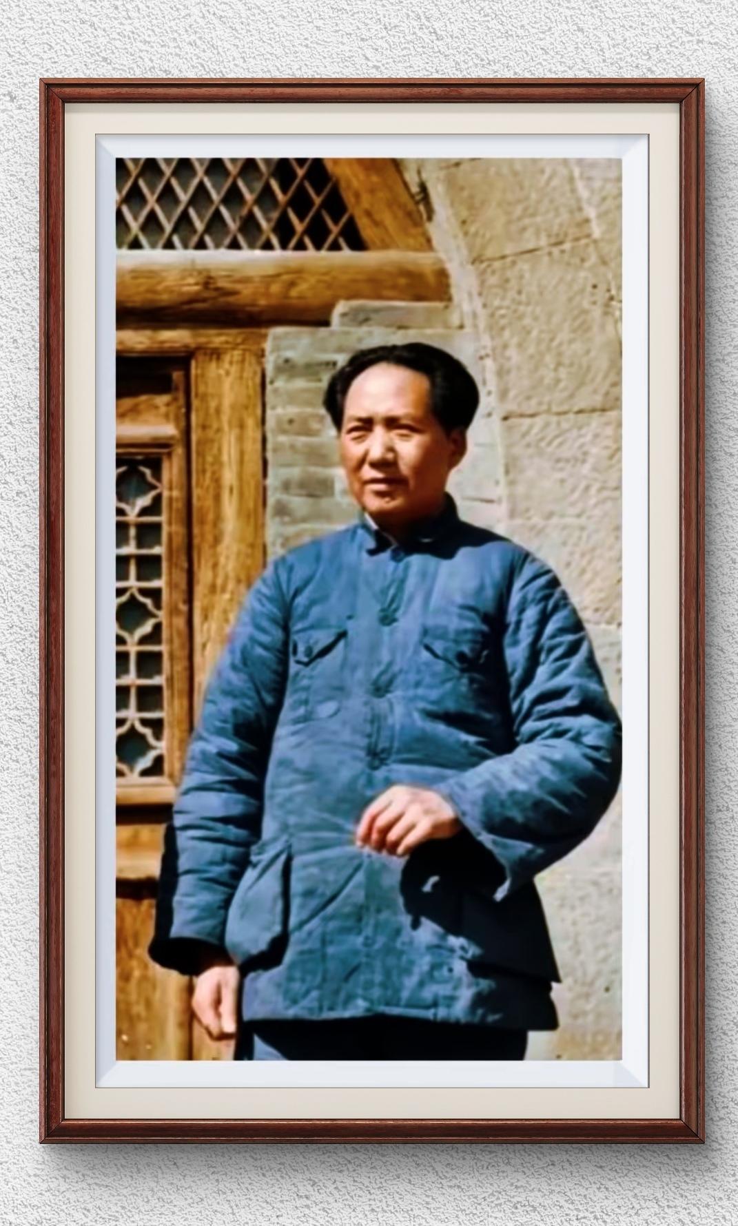 1937年1月中共中央领导机关迁住延安，这张照片拍摄于毛泽东同志初到延安、居住在