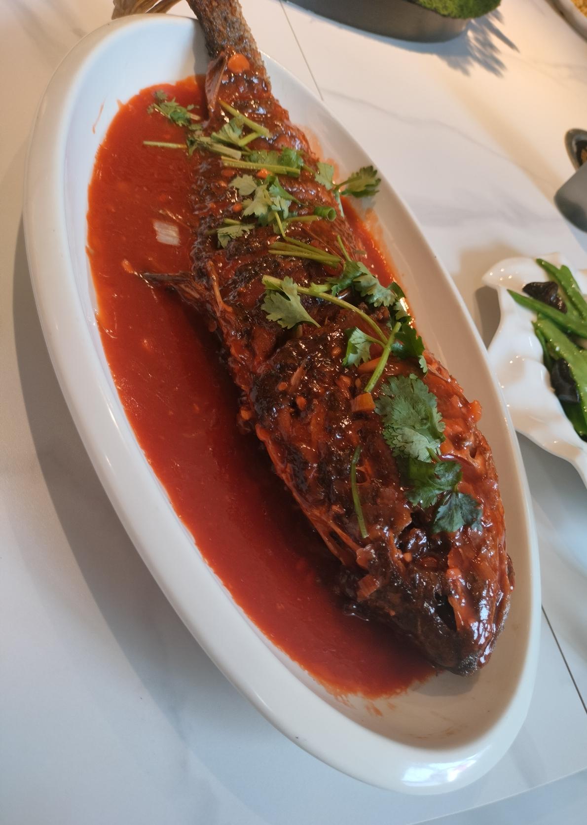 如今过生日、过年、过节，平常日子，家庭聚餐，不喜欢在家里做饭，都会到饭店去聚餐。