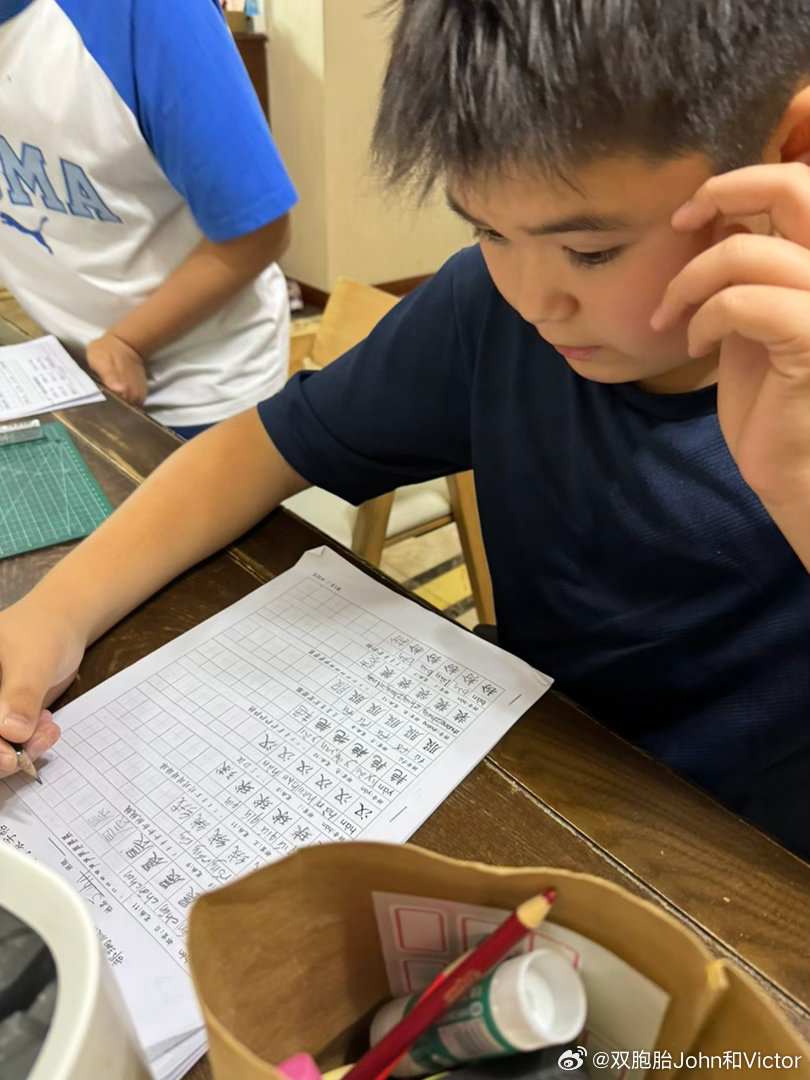 老师安排的作业不多不少，二十分钟搞定，多了就吓住了！ 
