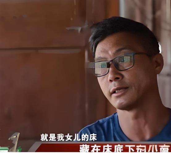 云南，凌晨女子感觉家里进小偷了，被推醒的丈夫大喊想震慑小偷，然后二人悄悄拿刀防身