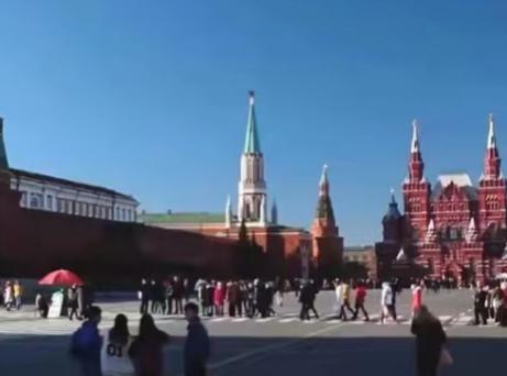 俄罗斯专家正在频繁的暗示咱们：当年苏联可没有少帮助中国，中国不仅不能忘记，甚至要