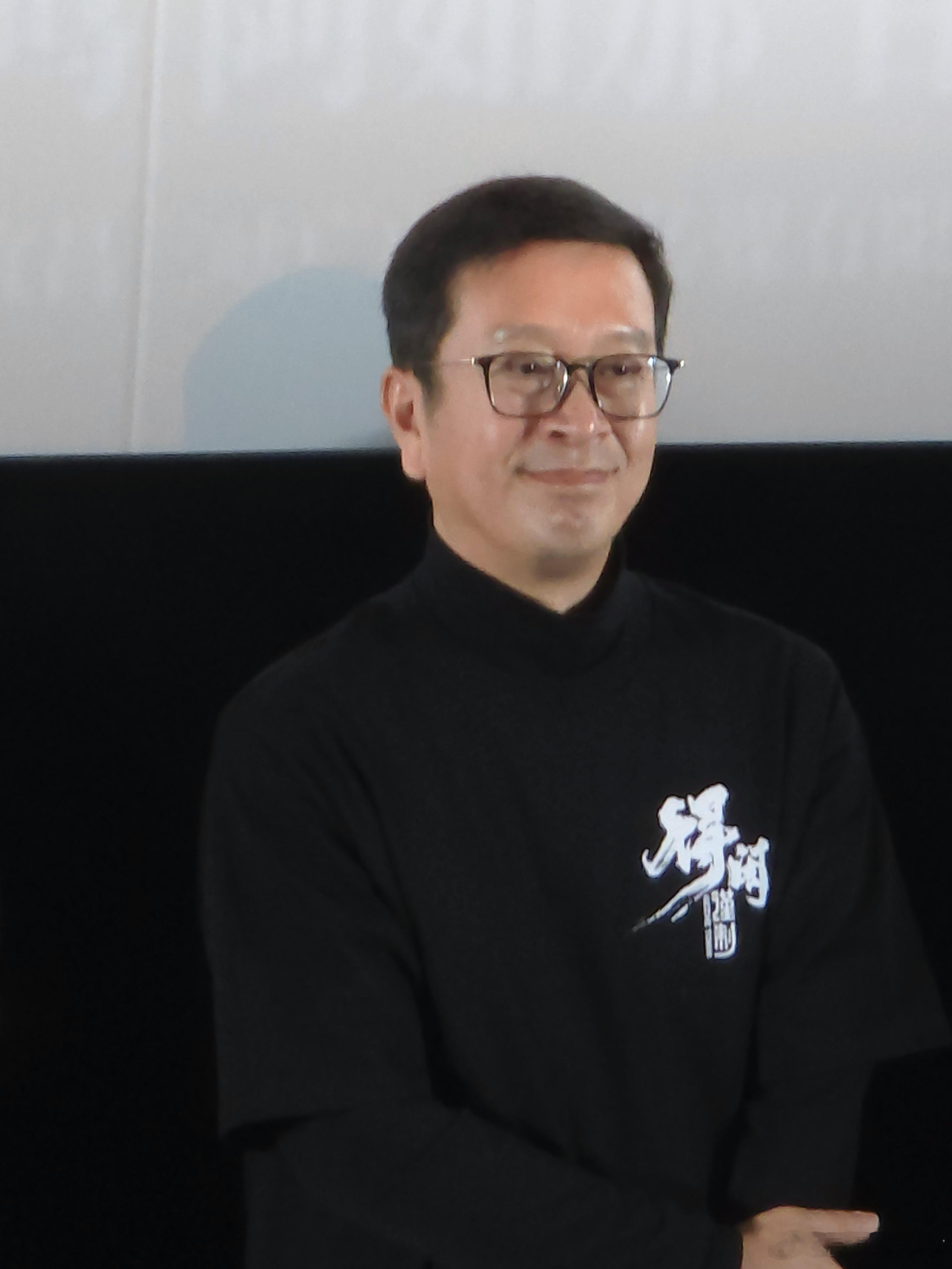 电影得闲谨制 先说结论：值得一看。鲁迅在《祝福》里有句“虽说故乡，然而已没有家”