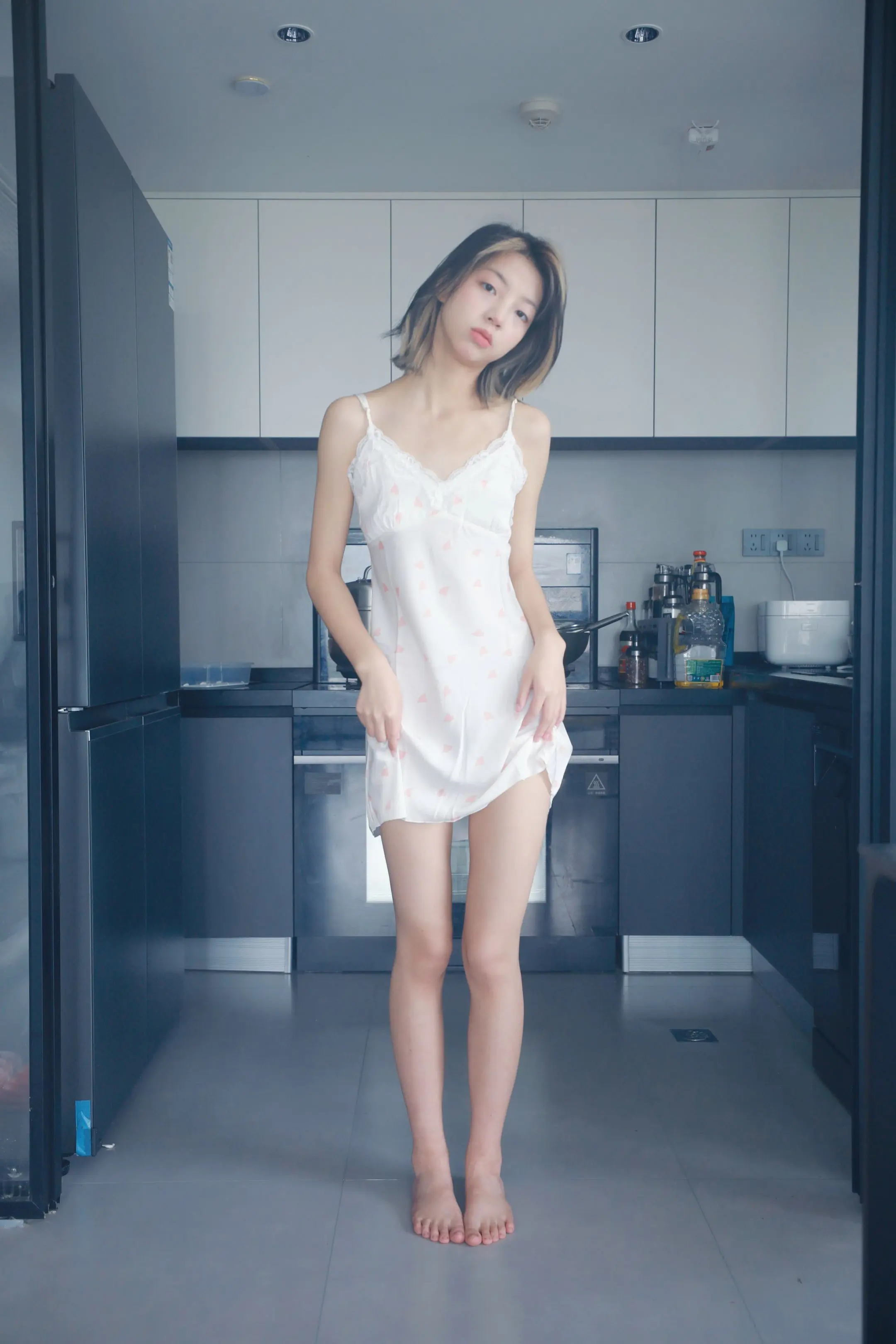 清纯女神 吊带连衣裙 小短裙 大长腿小蛮腰 短裙穿搭