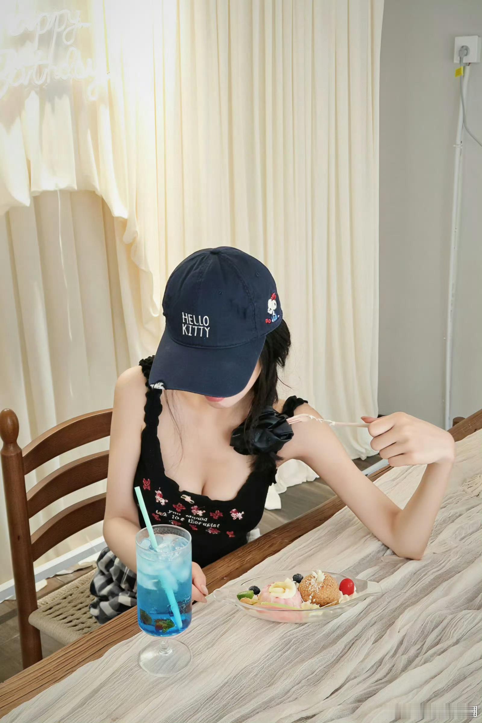 大概是个高端地陪