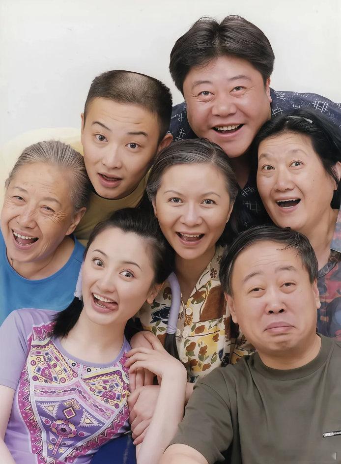 网友偶遇马大姐蔡明送门板大的电视 蔡明把马大姐的热心肠焊在身上！胡同偶遇送街坊门