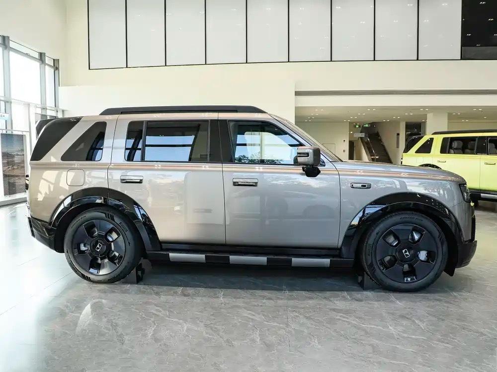 神行者 8 2026 年 8 月全新上市，定位豪华中型六座增程 SUV，主打家庭