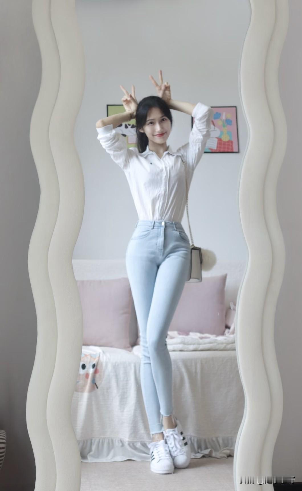 我得白月光女神