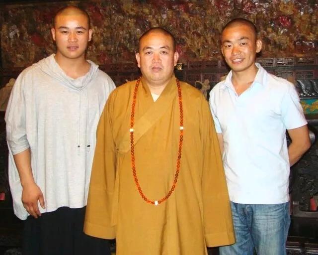 那年释小龙还稚嫩，王宝强还年轻，他们的师傅释永信还有着清白的名声。时过境迁，物是