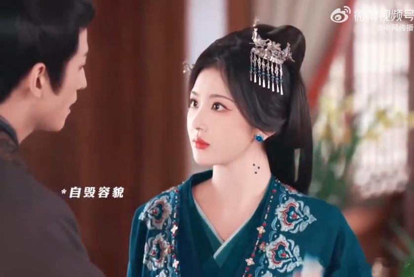 孔雪儿百花杀平等创飞所有人 她在剧中展现了勇敢和坚持，不恐惧他人评价，展现自我的