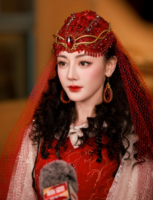 迪丽热巴 春晚分会场2026年1月底，迪丽热巴工作室官方微博IP属地切换至四川，