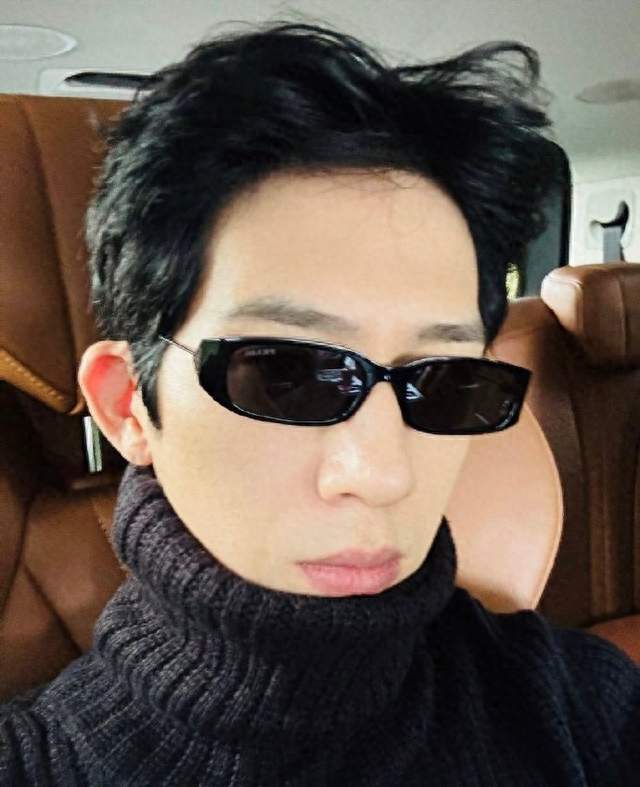 井柏然又戴了和刘雯同款墨镜