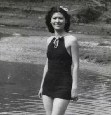 1914年，31岁的阎锡山，娶了14岁的小妾，洞房之夜，阎锡山对小妾说：“你躺下