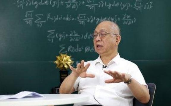 美籍数学家丘成桐在清华任教，被问到：“您现在的薪水有多少？”丘成桐回答：“我在中