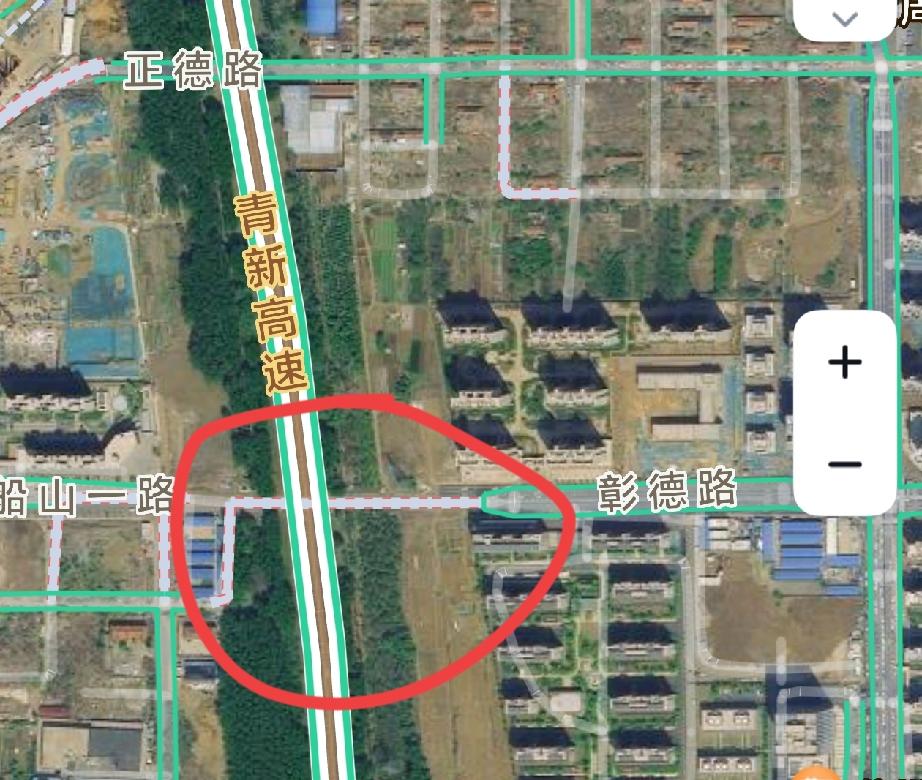 青岛市城阳区城阳街道大周村和小周村之间的彰德路路段已经整修，原来全是大坑小坑的土