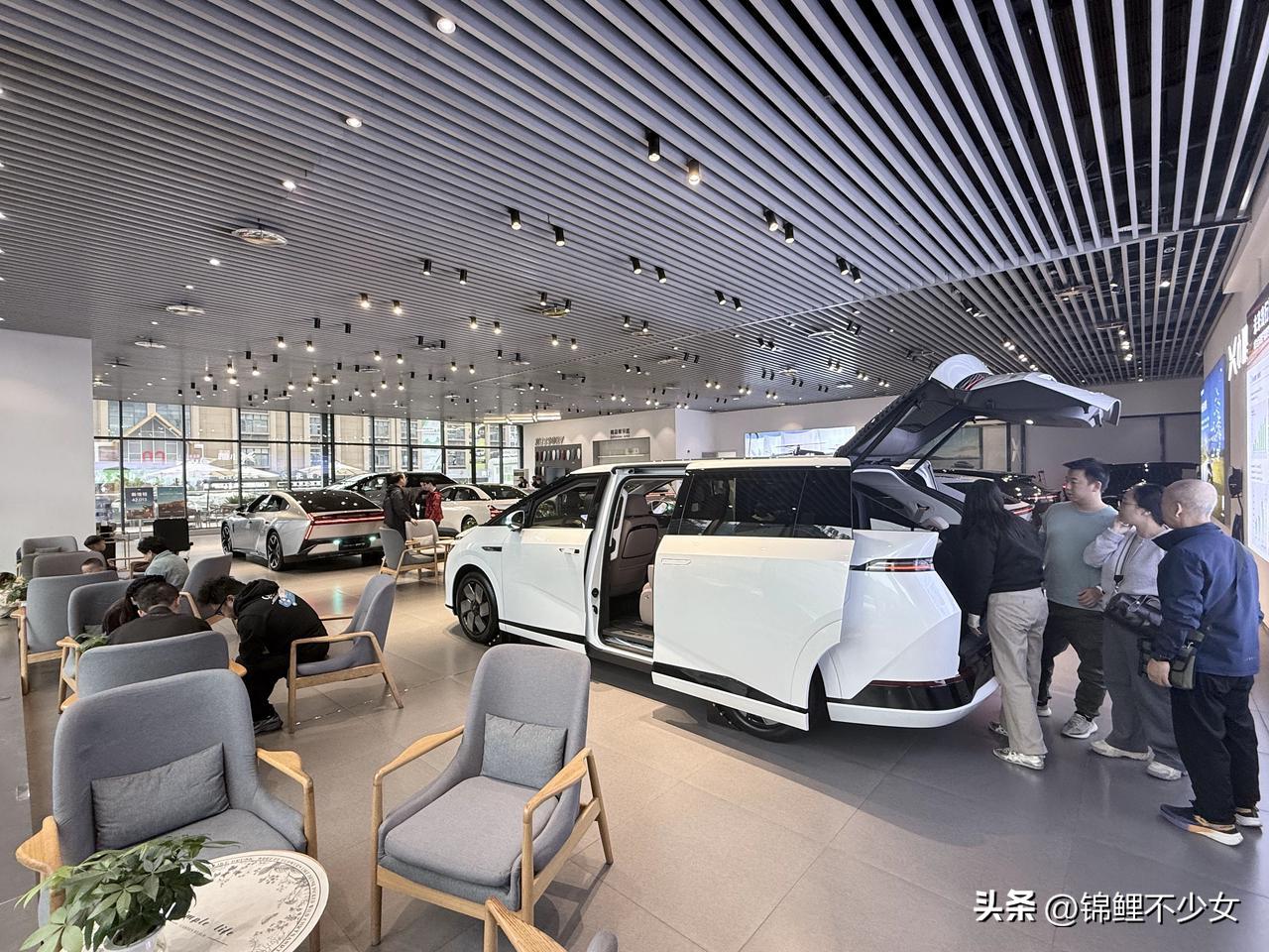 2026款小鹏X9纯电版展车已经到店啦！全系标配800V+5C超充AI电池，续航