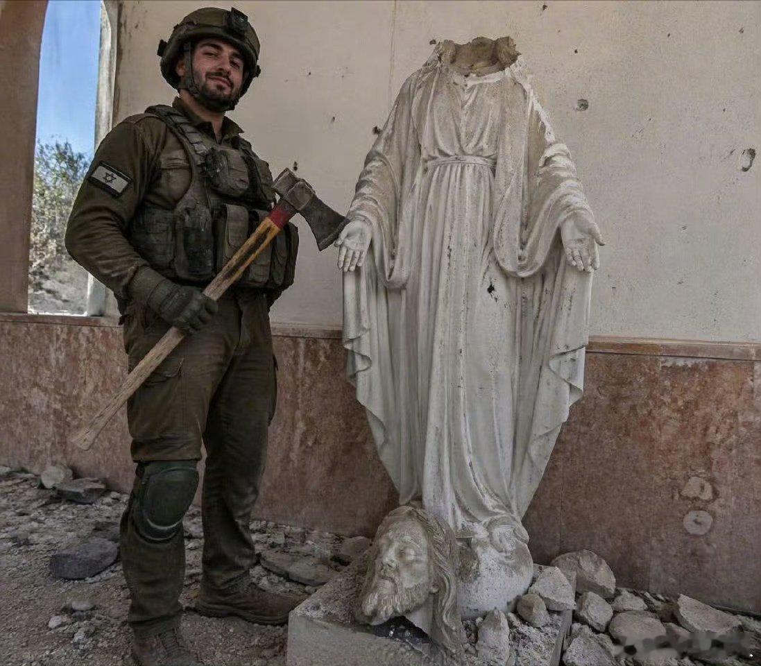 有意思，上次以色列士兵损坏耶稣雕像后，这次是直接砍头了。看来犹太出卖耶稣传统得到