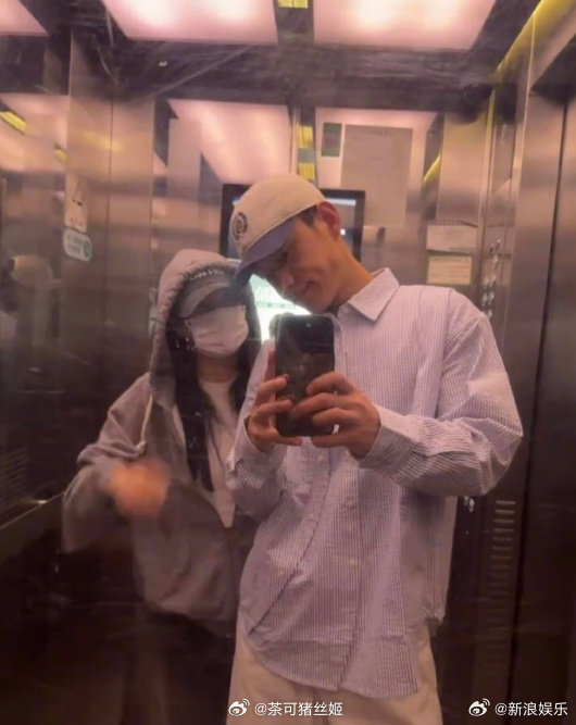 李嘉格与男友正脸合照 李嘉格离婚还搞大女主人设看来也是为这波新恋情铺路，现在想想
