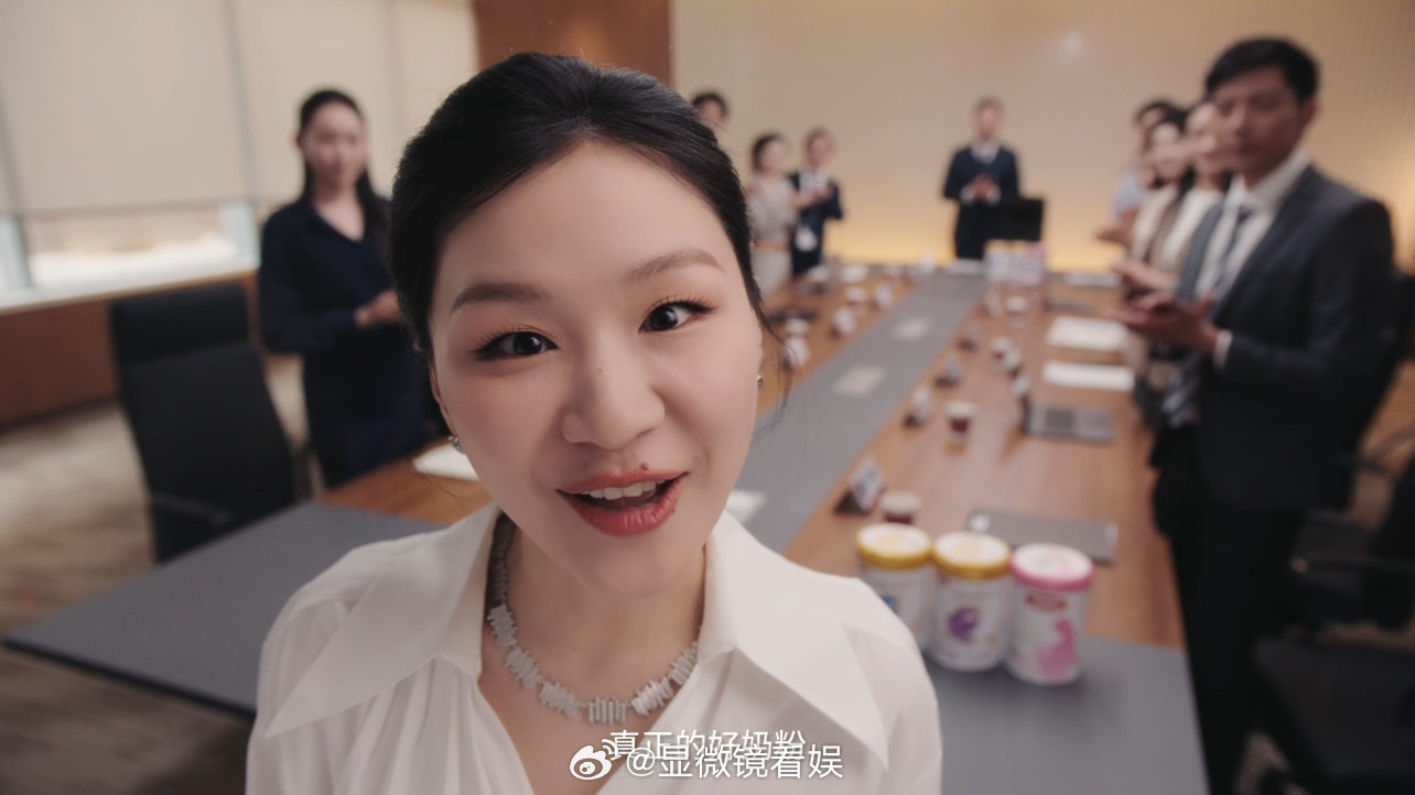 金靖式上班太真实了 金靖的职场汇报像极了我们每天的工作状态，从紧张卡壳到渐入佳境