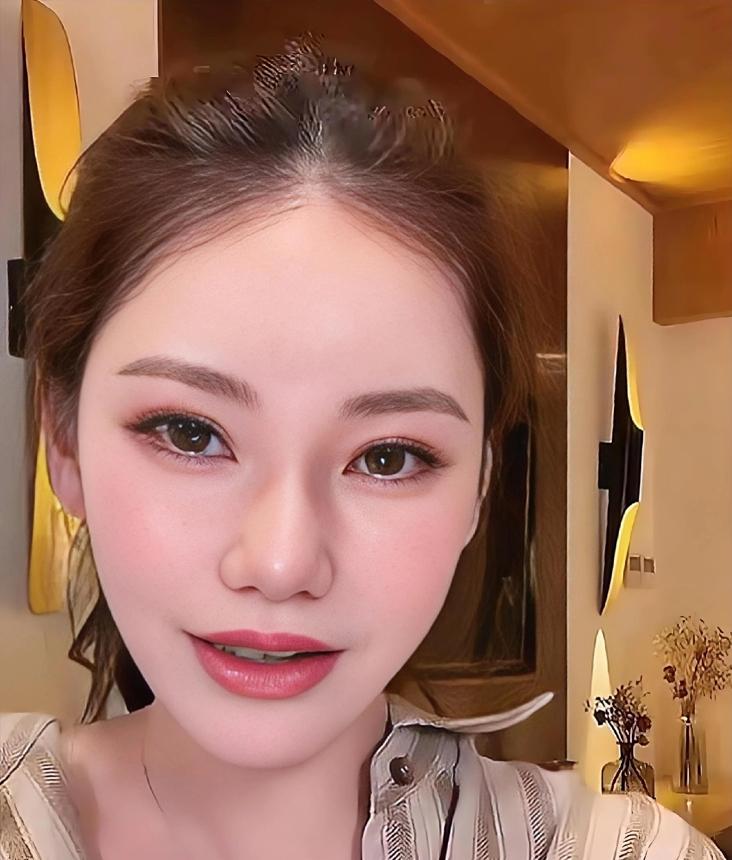 汪小菲家的小 阿姨, 人在直播, 议论雇主, 影响很大, 家里说了什么, 传到外