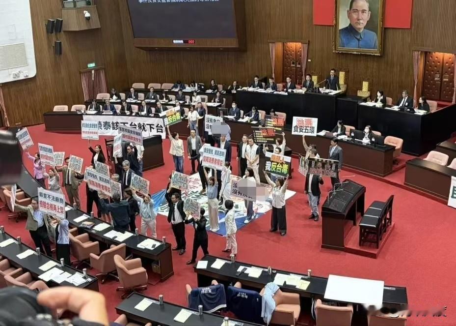 陈以信再出手，毒油董事长1000万交保，原来与赖清德玩深度暖昧！

国民党文传会