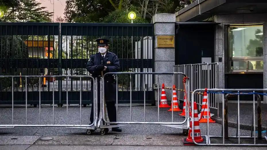 歹徒闯使馆，刺杀变自杀，日本是在明目张胆护恶吗？

强闯我们驻日大使馆的男性不法