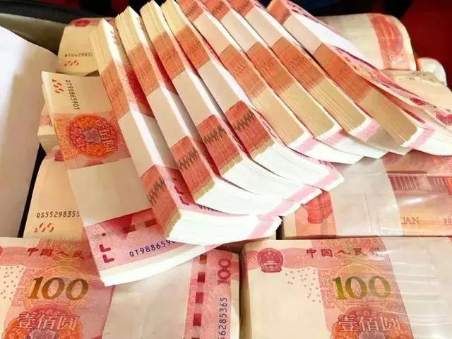 请你一定刻进脑子里，这10条生存底线，关键时刻能救命。

1. 别让任何人摸清你