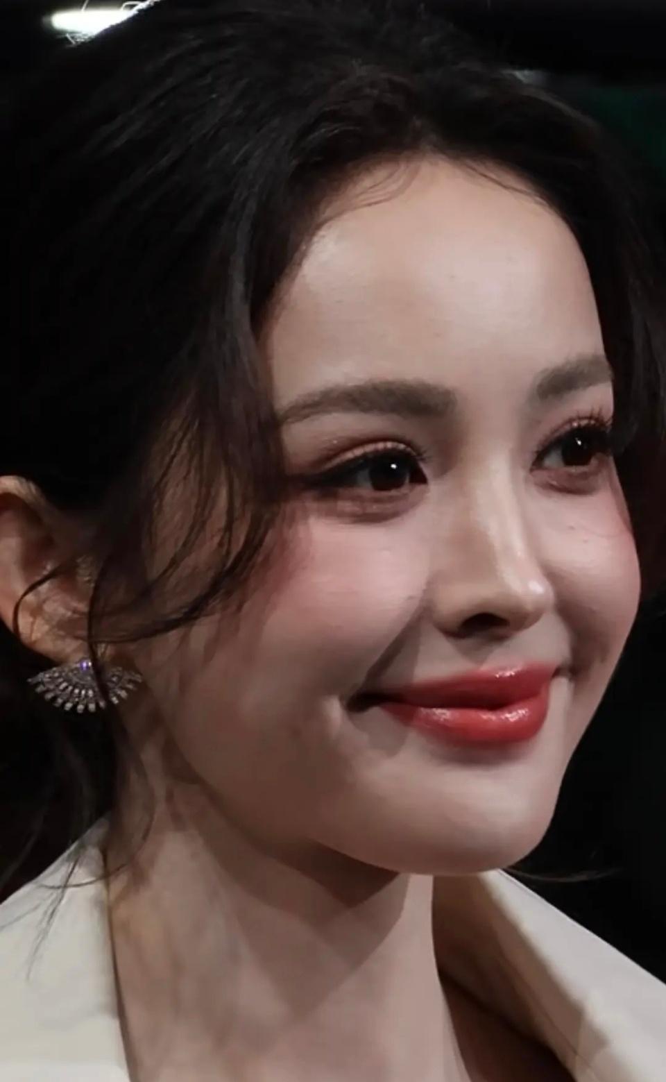 古力娜扎怎么也馒化了 ​​​