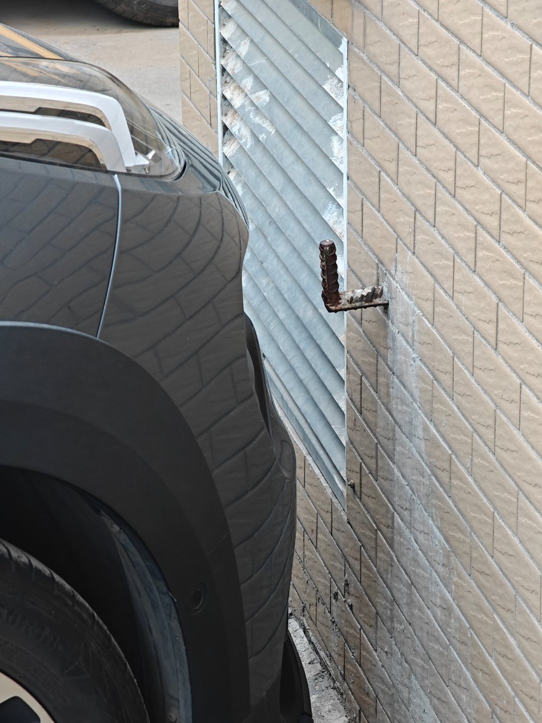 才发现我家小区是拿钢筋焊的沉降观测点 