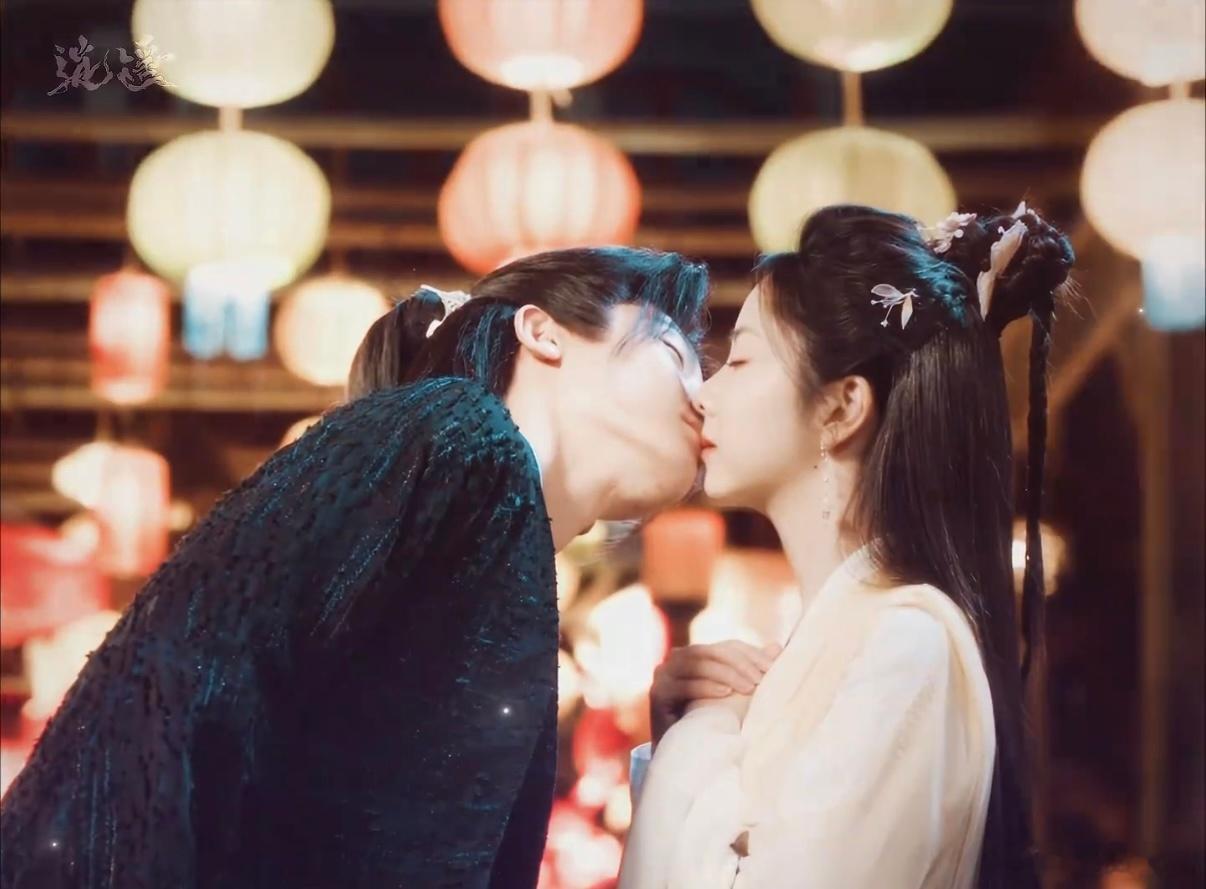 谁家好人约会还顺便当托啊 套圈吃美食，这不是真情侣是什么？ 