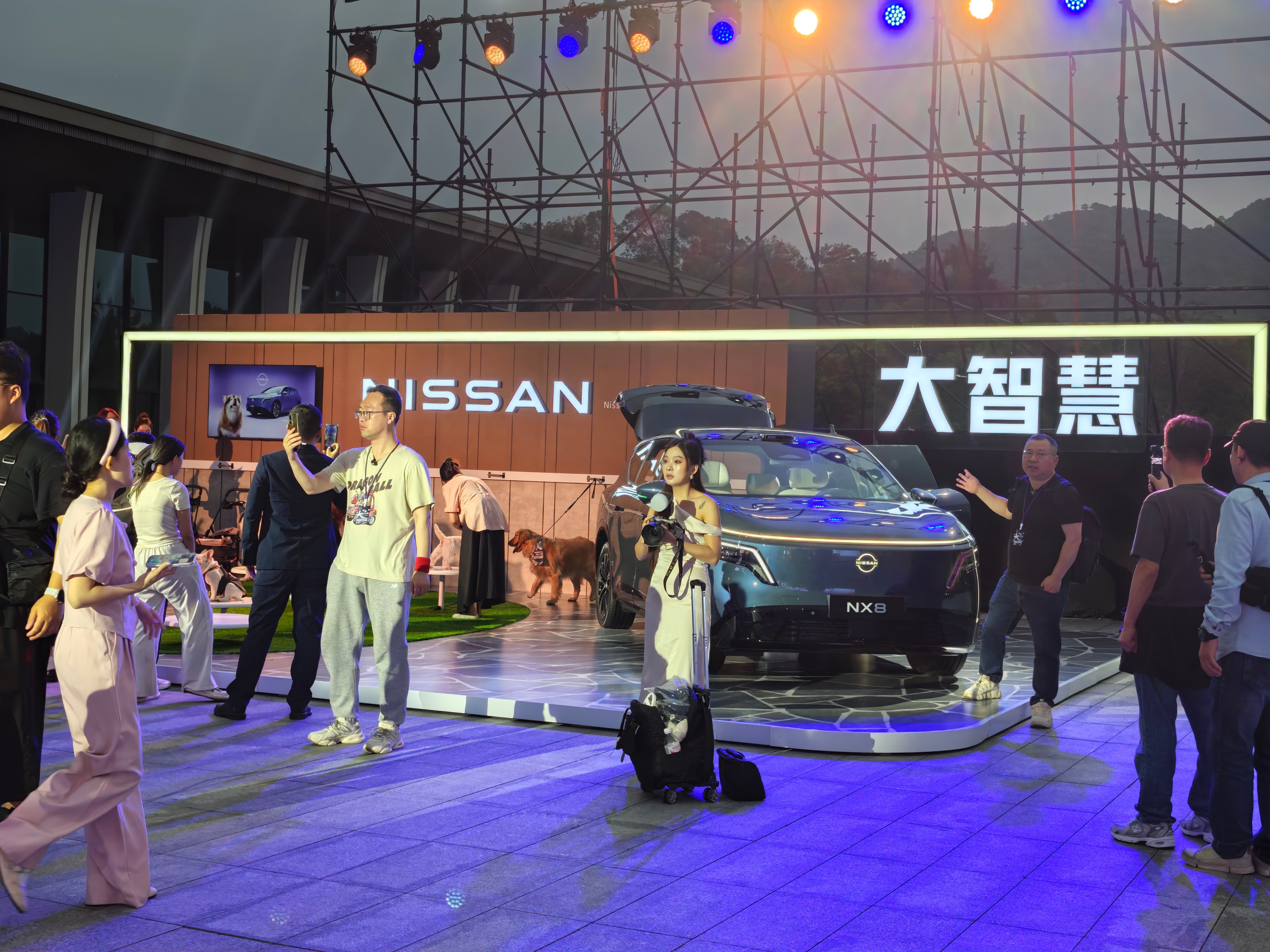 来看日产NX8发布会了，毛孩子真可爱