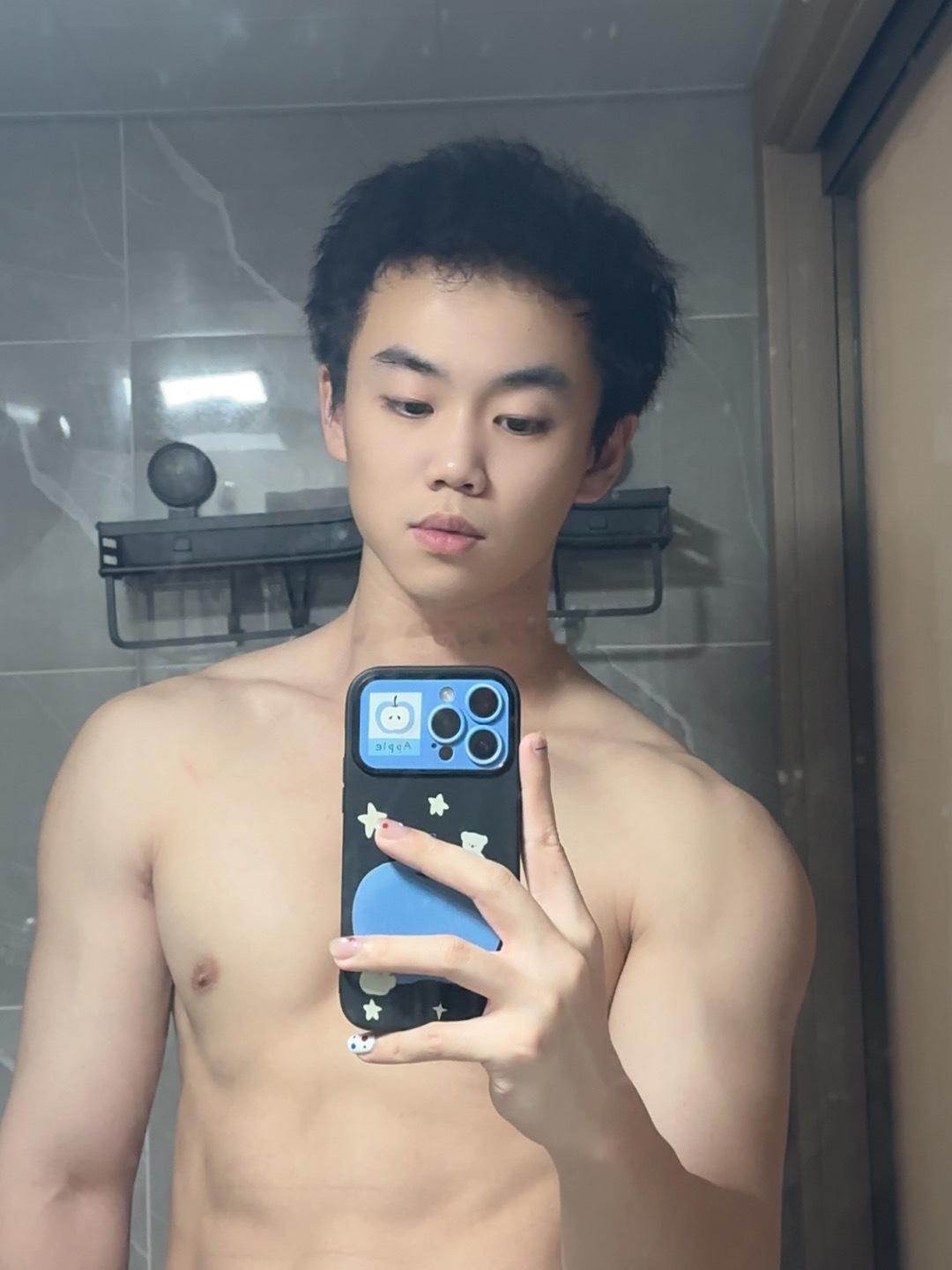 头发染黑啦顺便去海底捞💅（样式好少 ​​​