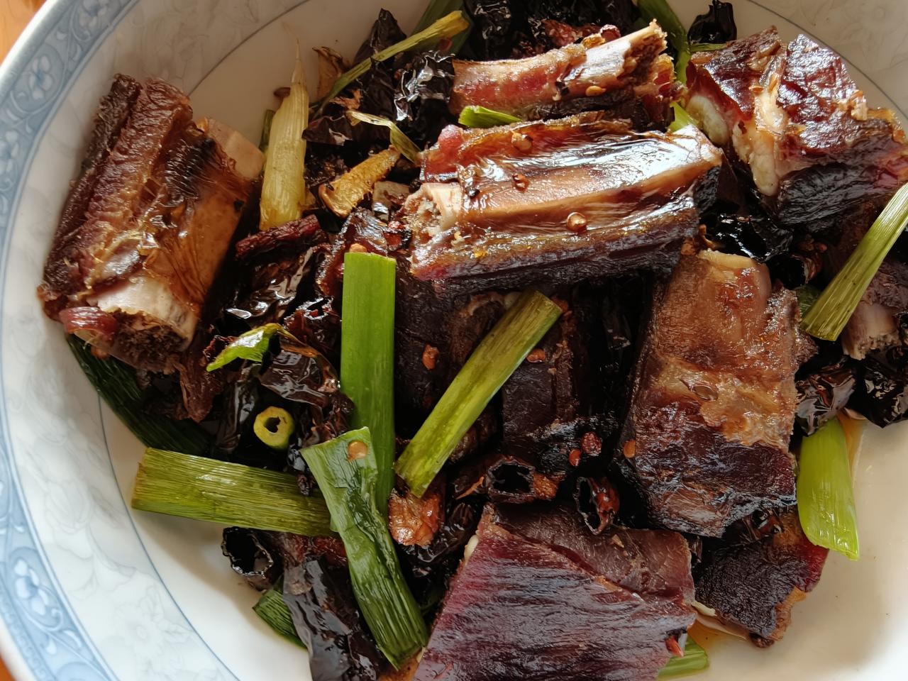 秋水私房菜—香辣腊排骨，下酒好东东[捂脸]