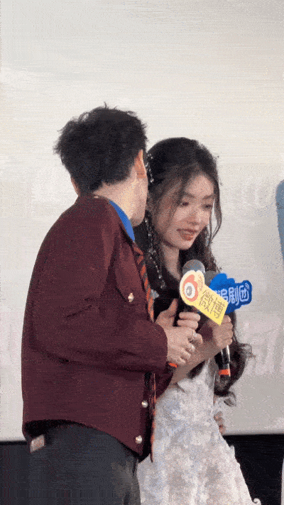 罗云熙林允，你们嗑到了吗？[吃瓜][吃瓜][吃瓜]罗云熙掀开林允头纱 ​​​