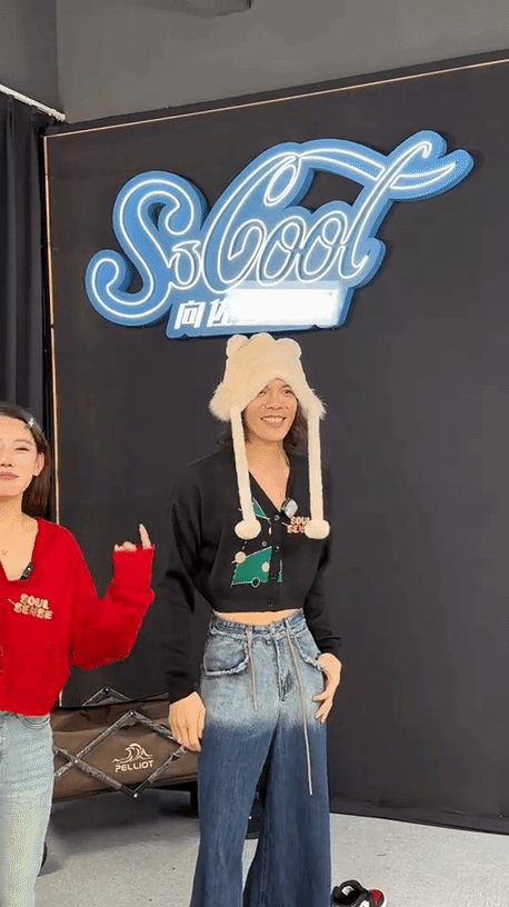 #向佐穿女装直播了#哥，你真的精神状态堪忧啊[doge]没想到富二代为了元子能做