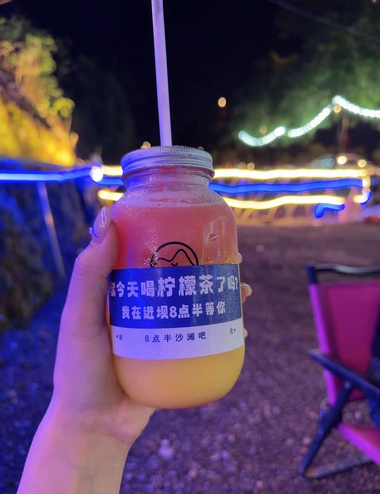 “一个转身，夏天就成了故事，一次回眸，秋天便成了风景，所以 立秋过后，就别再想夏