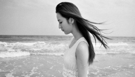 那些随随便便就能从你生命里消失的，根本不值得去留恋，真正在意你的不会离开。要走的
