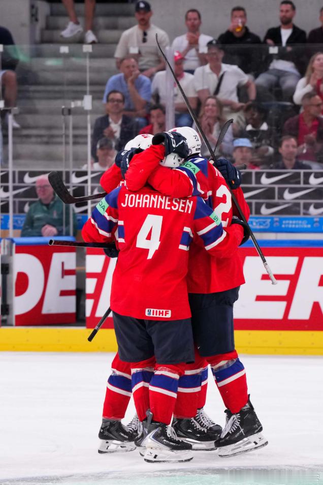2026男子冰球世锦赛 🇳🇴挪威队的🥉之路积分赛在小组内5胜2负，八进四2