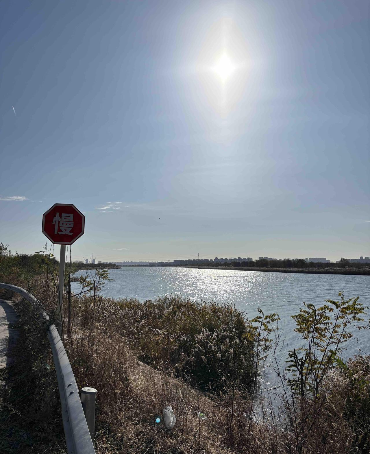 这次天津市民、政府与供热单位的较力，最终以供热单位按时供热，获得胜利。
小区公