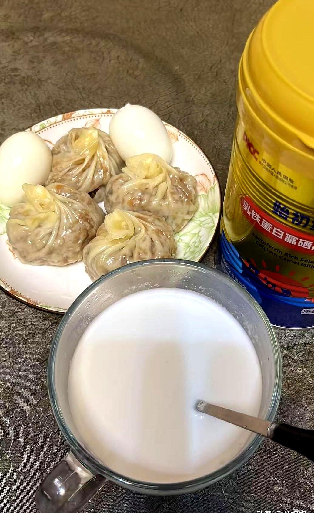 到了一把年纪，嘴巴管不住，麻烦就找上门。退休后，这5件事别乱说。
1.养老金和存