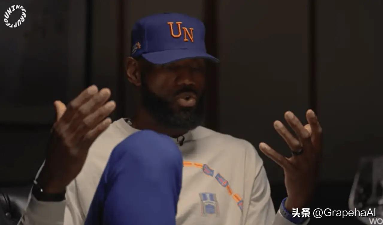 詹姆斯在节目《球场大脑》中回答球迷提问，谈到了如何面对错失绝杀或关键球后的情绪管