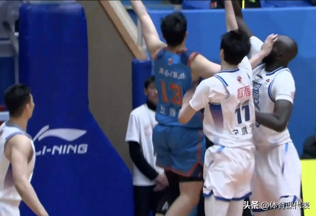 依然一胜难求！四川男篮主场不敌宁波遭遇赛季27连败，全场仅56分！北京时间202