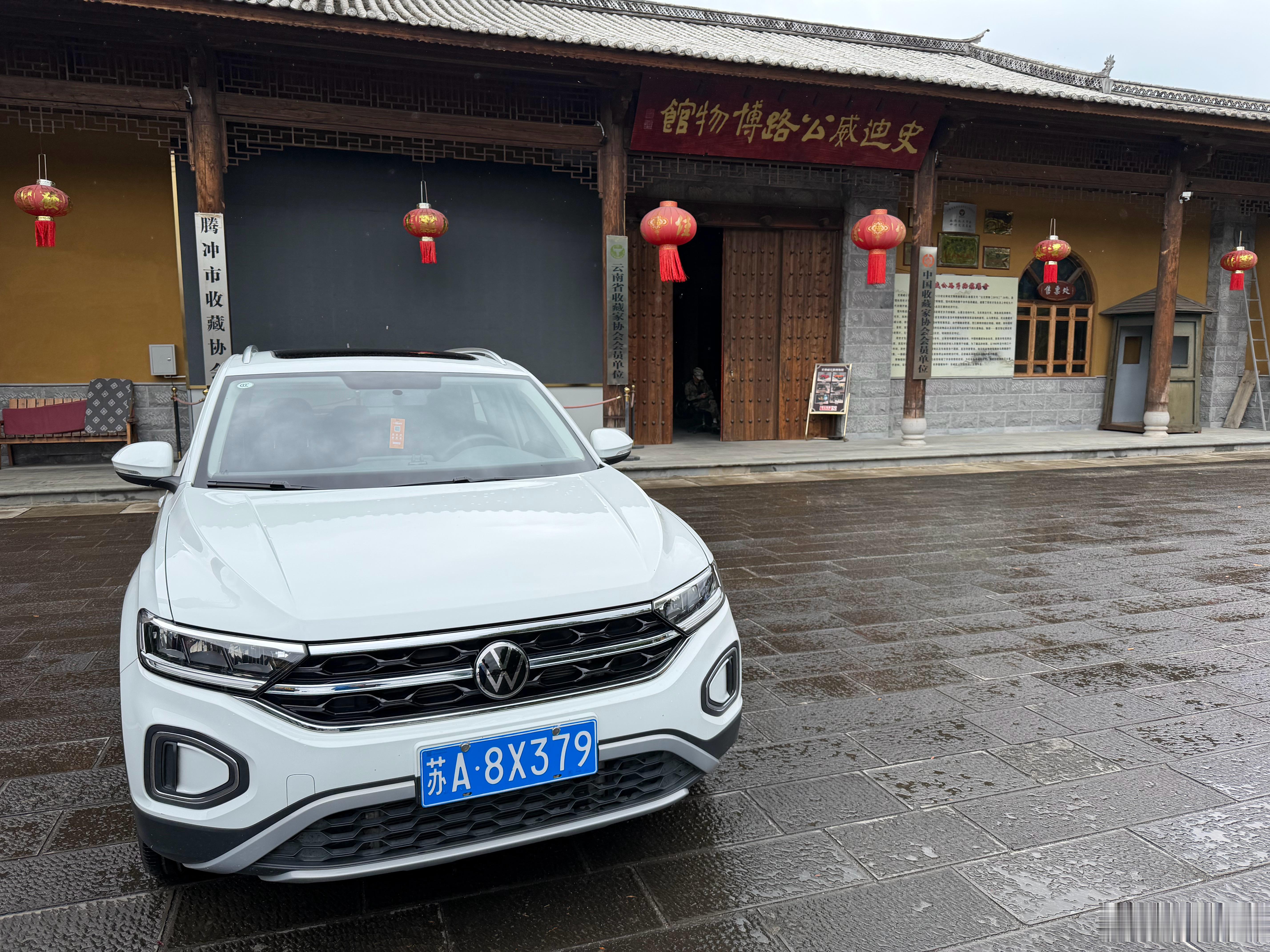 这博物馆真避雷吧，门口那老头跟傻杯似的爱答不理的，就好像我欠他钱，上午十一点跟我