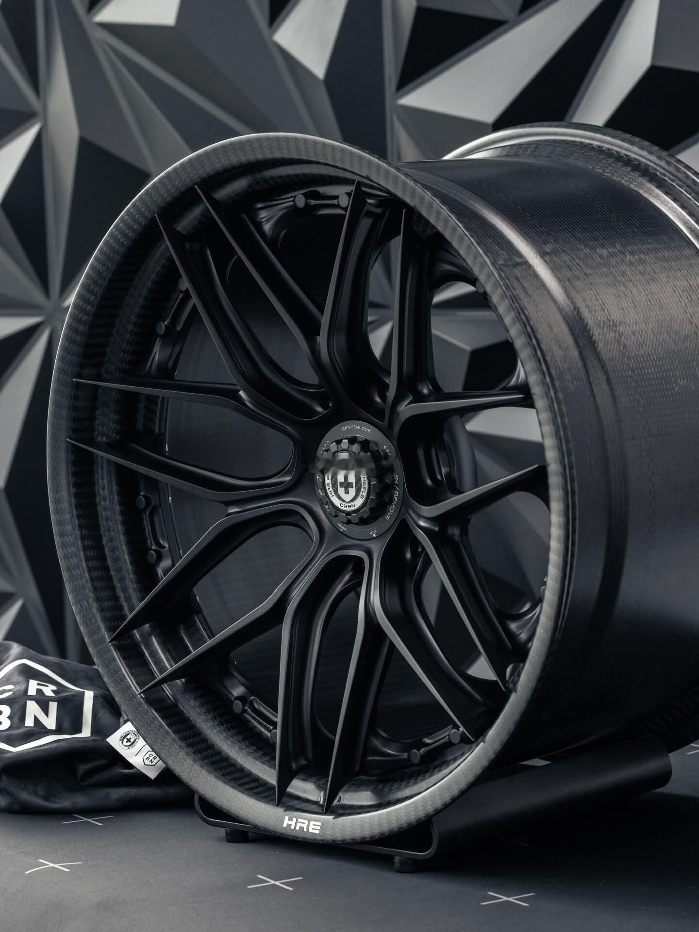 新年礼物 🎁 从 美国 HRE 开始 关于“黑”，HRE 给出了教科书般的答案