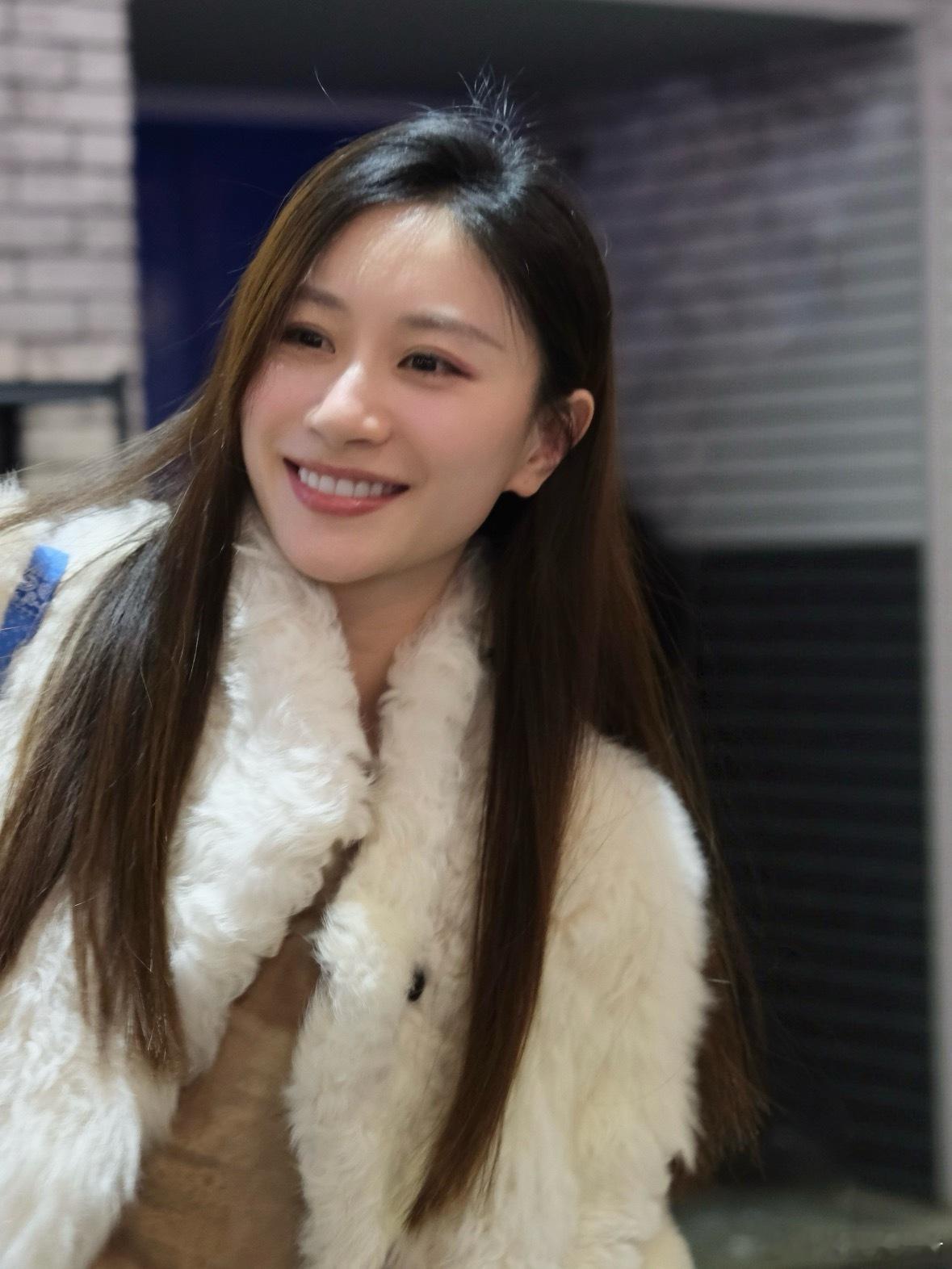 文章凤莉感情时间线蛰伏三年低调恋爱，文章新恋情持续稳定。文章与凤莉因话剧《钟馗嫁