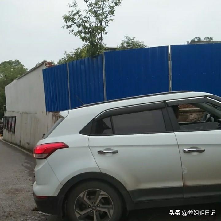 今天的天气开始慢慢地热起来了。可是，到现在这个时候，我都没有吹空调。我真的是服了