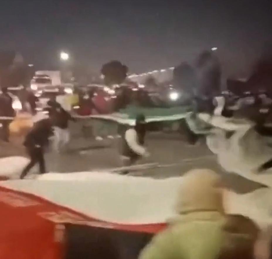 一个国家，为何遍地“内鬼”？这才是问题的关键。特殊时期，不是同仇敌忾，还要40天