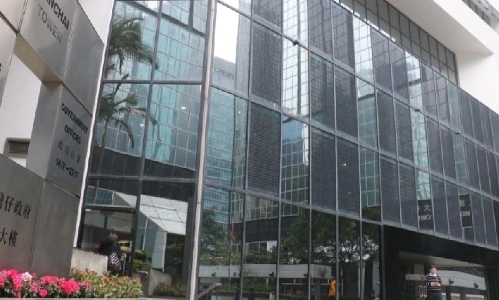 香港2名中年妇人在2018年至2019年间携带大量外币现金入境找换数百次，涉款总