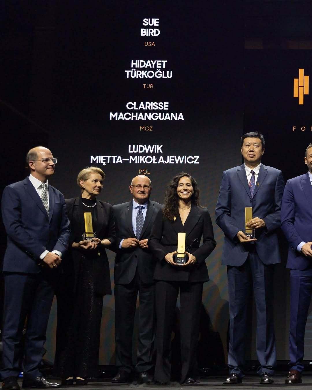 王治郅正式进入国际篮联名人堂 当地时间2026年4月21日，2026年国际篮联名