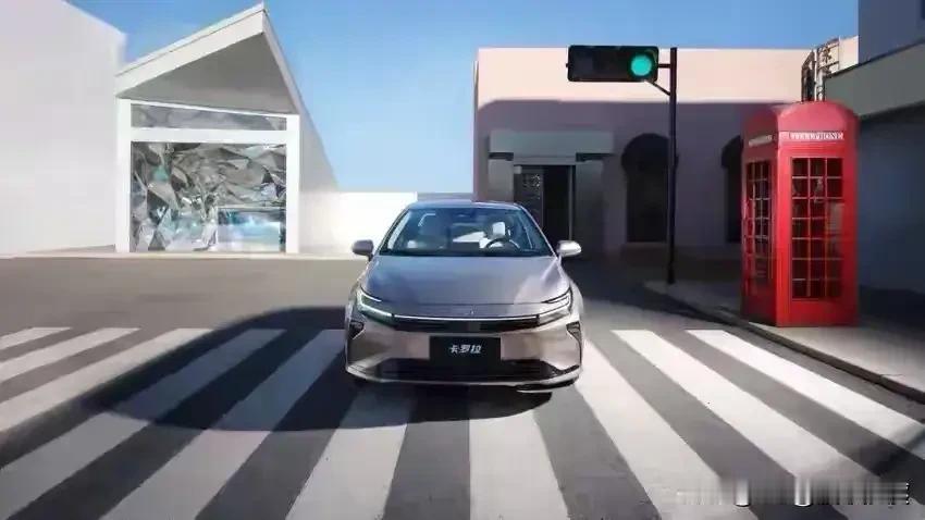 卡罗拉三厢轿车，宛如一位温文尔雅的绅士，延续着经典的风格。那优雅的车身线条，似灵