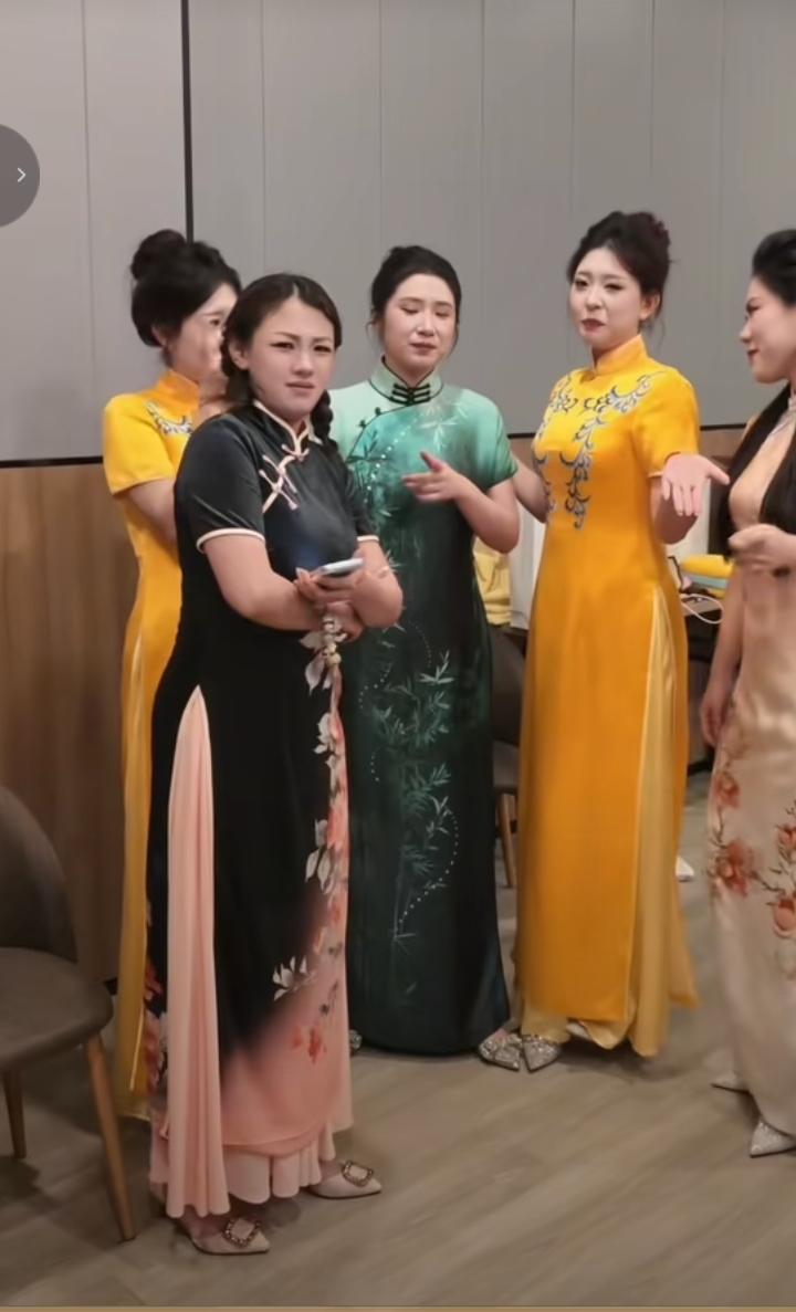 哈哈，好习惯养成从背中华古诗词开始，赵芸一也加入德云鼓曲社姑娘们背诗词大军！弘扬